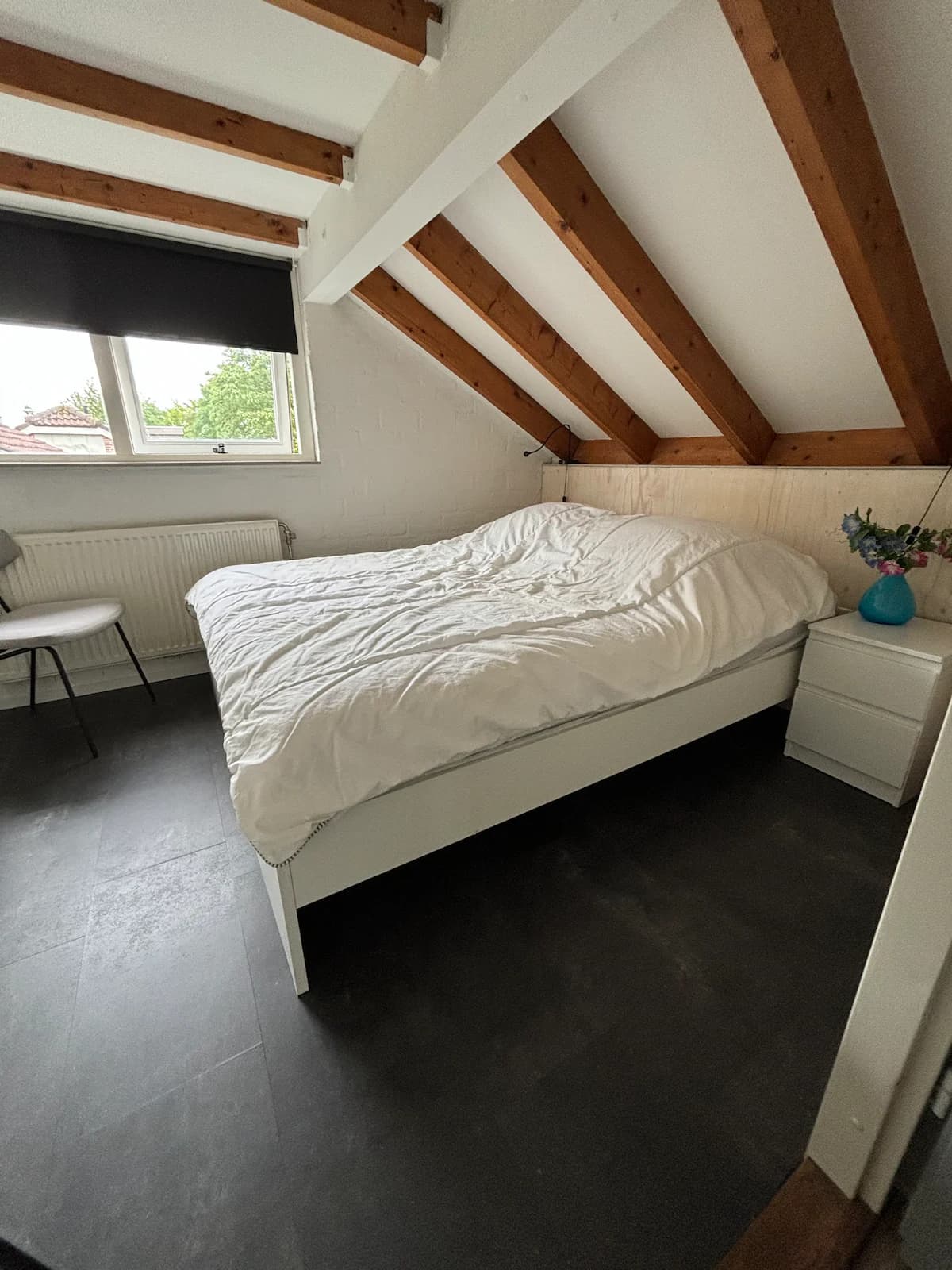Moderne Küche und Essbereich in Haus 23